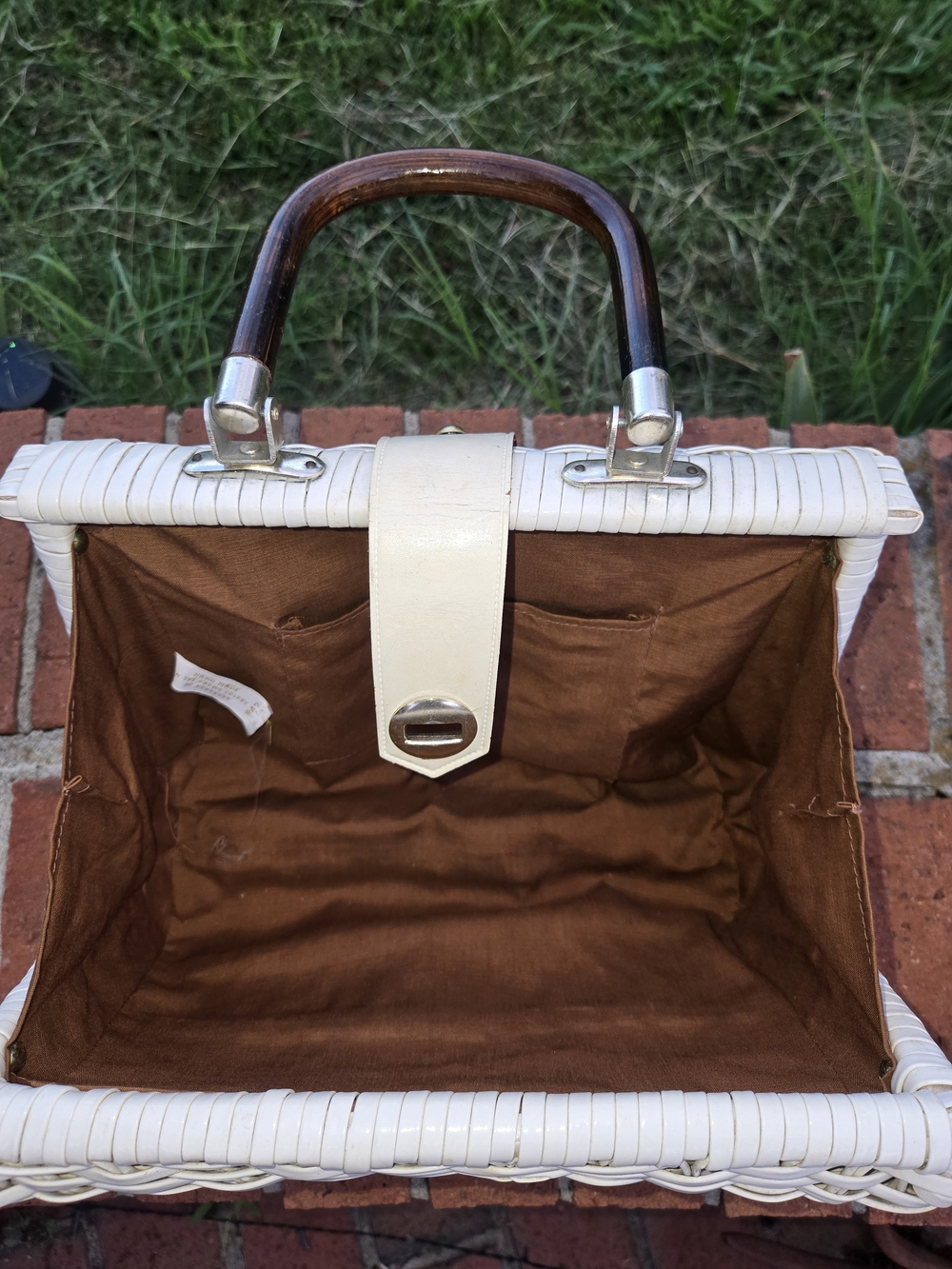 White Wicker Woven Top-Handle Bag with Dark Wood Handle Hand Made Hong Kong - Picture 8 of 11